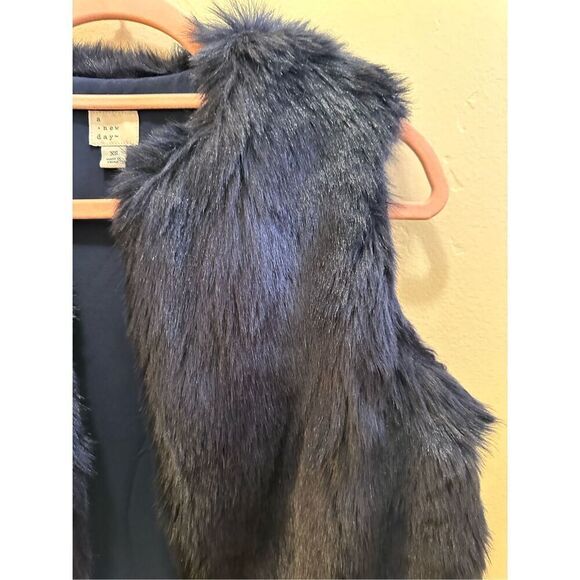 A New Day Navy Blue Faux Fur Sleeveless Vest Size XS - Picture 2 of 5